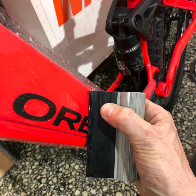 aplicacion-adhesivos-leon