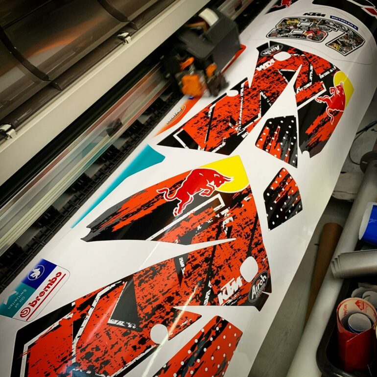 impresion-pegatinas-moto-adhesivos-leon