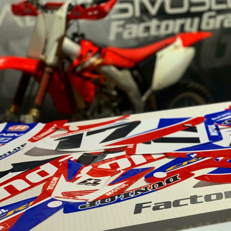 kit-personalizado-moto-adhesivos-leon